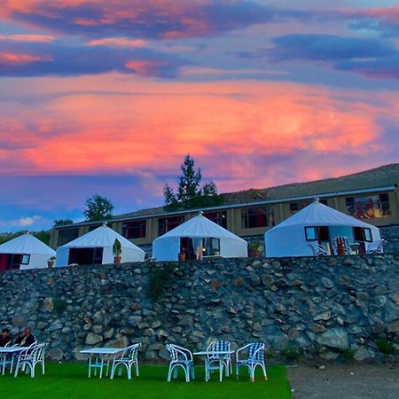 Apex Hotels And Resorts Hussaini Karimabad  Экстерьер фото