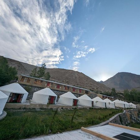Apex Hotels And Resorts Hussaini Karimabad  Экстерьер фото