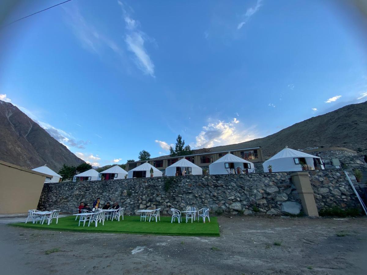 Apex Hotels And Resorts Hussaini Karimabad  Экстерьер фото