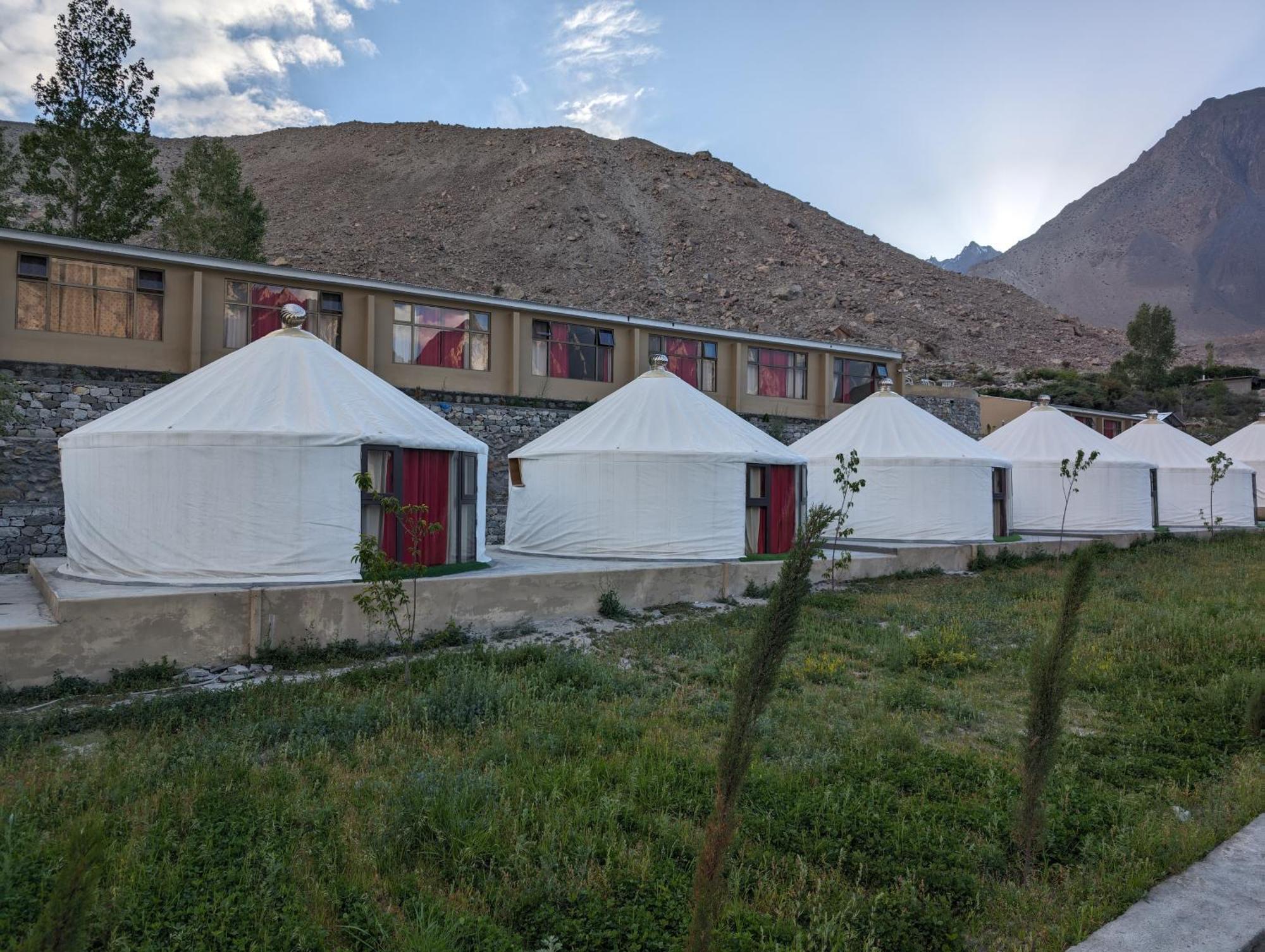 Apex Hotels And Resorts Hussaini Karimabad  Экстерьер фото