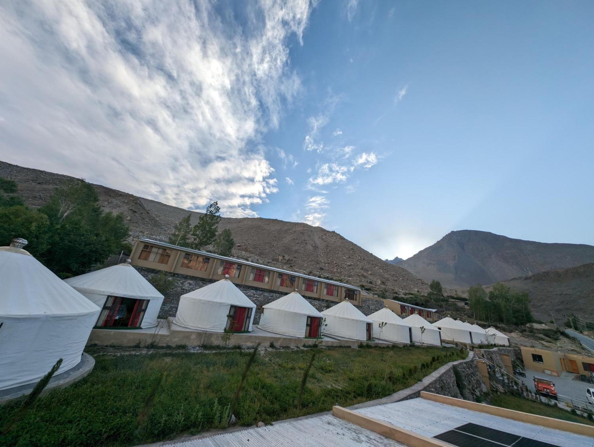Apex Hotels And Resorts Hussaini Karimabad  Экстерьер фото