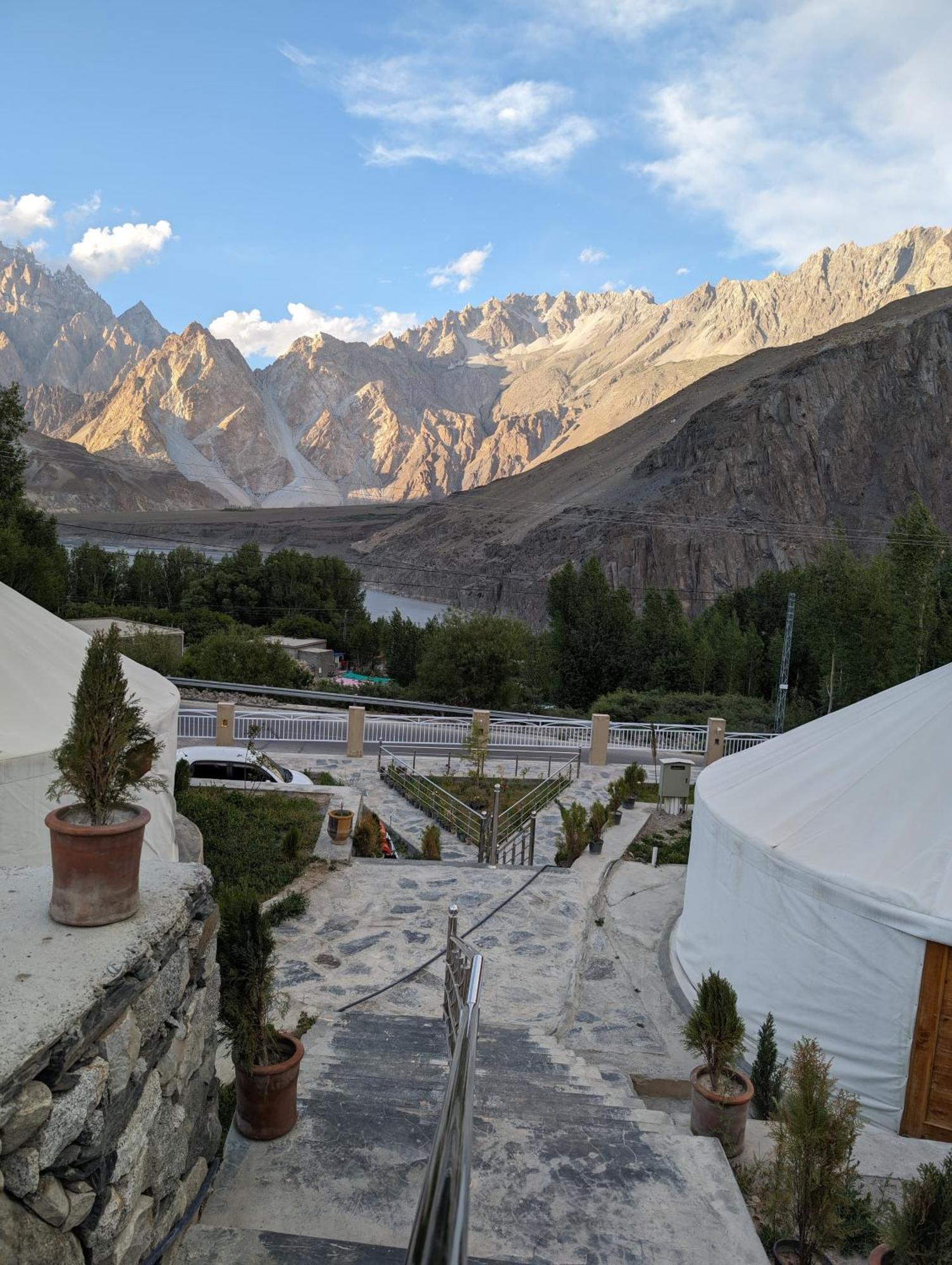 Apex Hotels And Resorts Hussaini Karimabad  Экстерьер фото