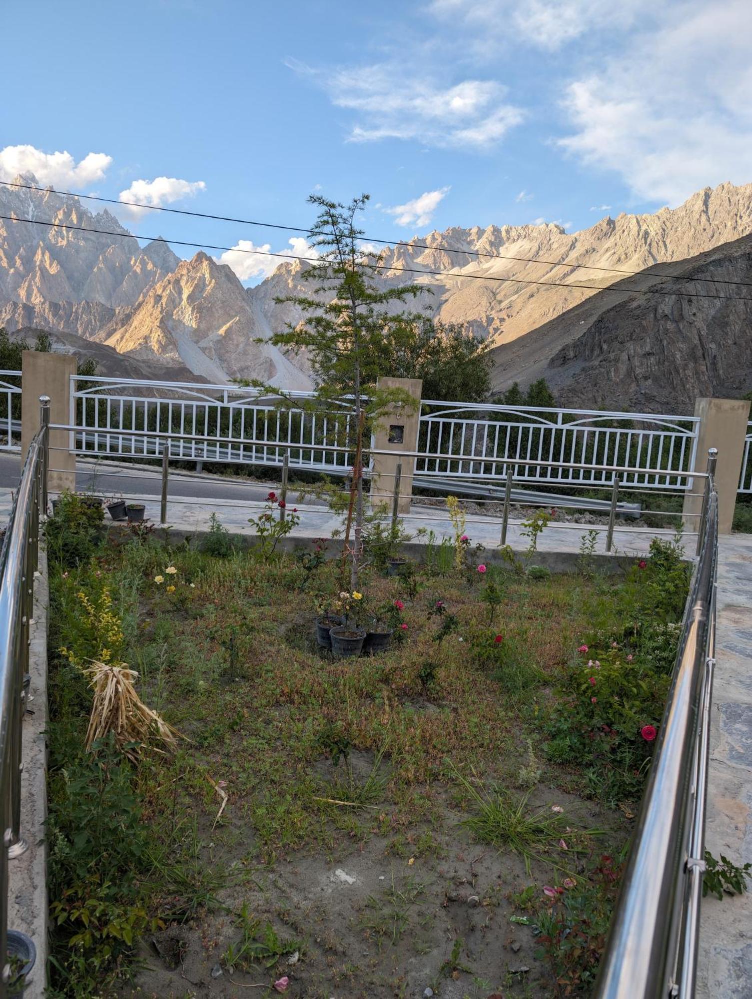 Apex Hotels And Resorts Hussaini Karimabad  Экстерьер фото