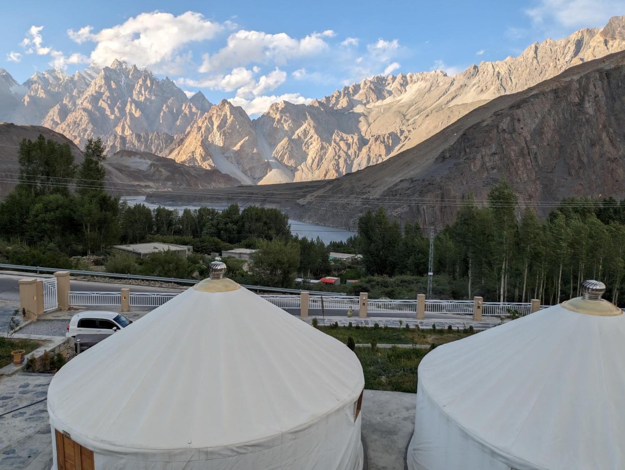 Apex Hotels And Resorts Hussaini Karimabad  Экстерьер фото