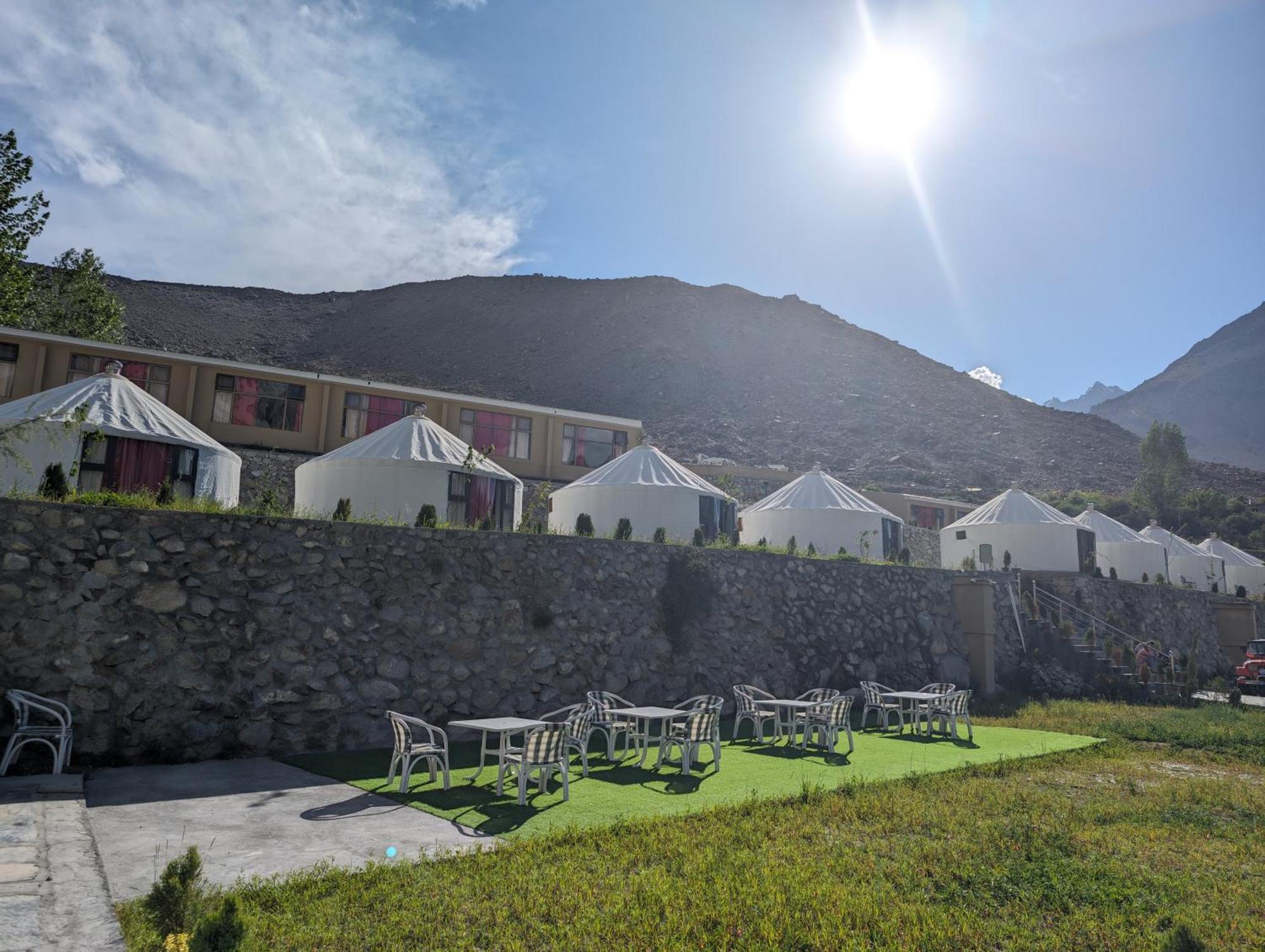 Apex Hotels And Resorts Hussaini Karimabad  Экстерьер фото