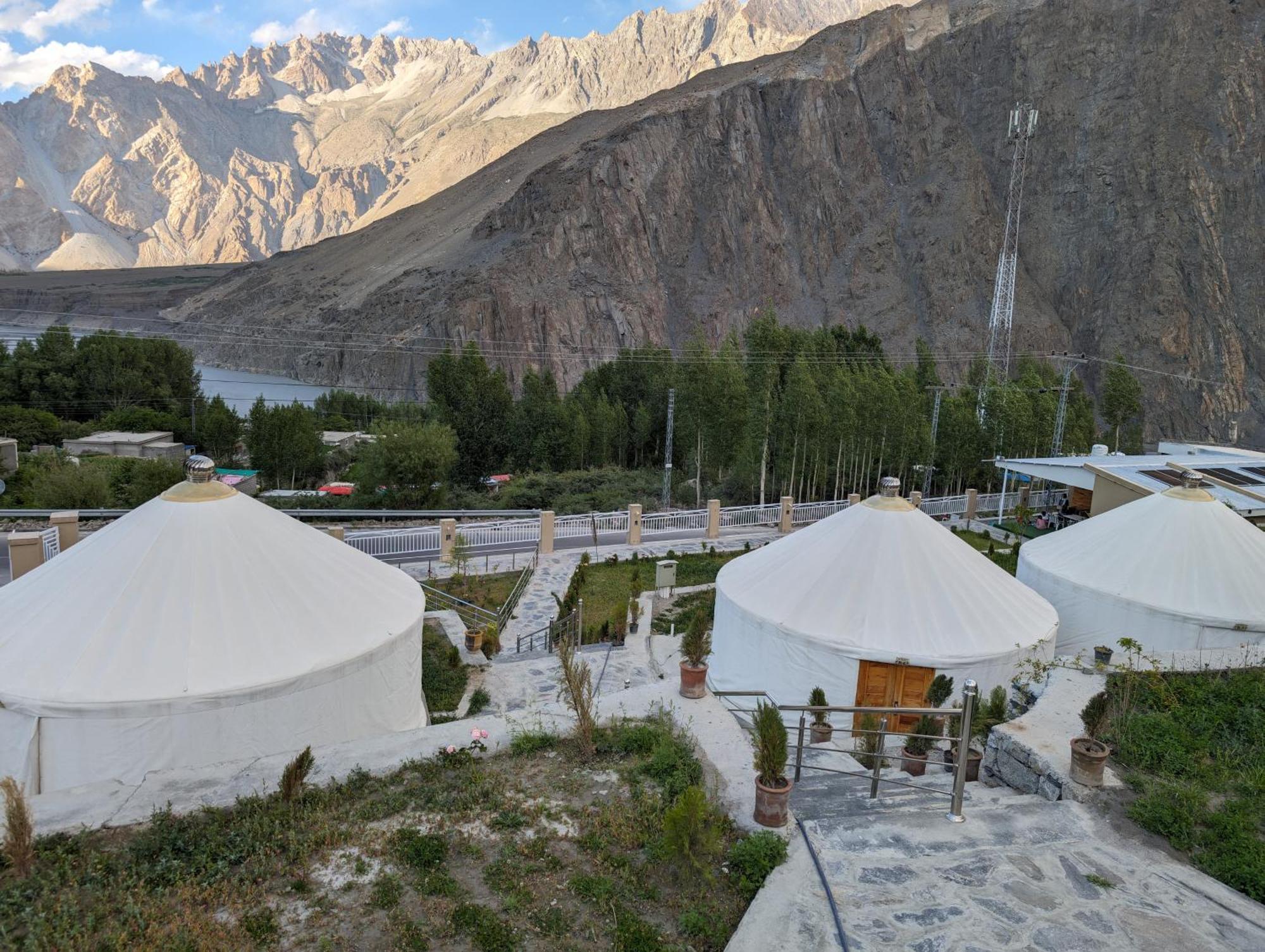 Apex Hotels And Resorts Hussaini Karimabad  Экстерьер фото