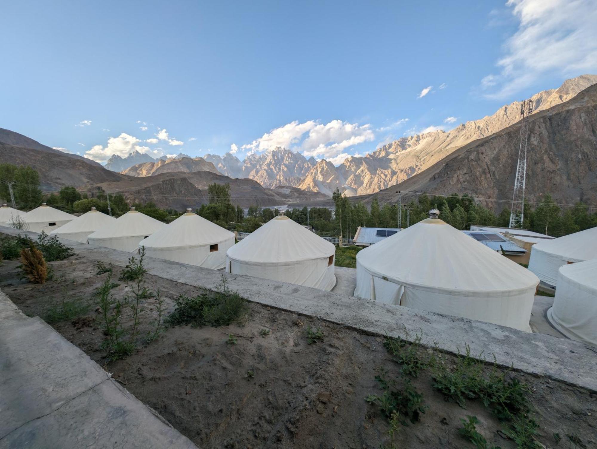 Apex Hotels And Resorts Hussaini Karimabad  Экстерьер фото