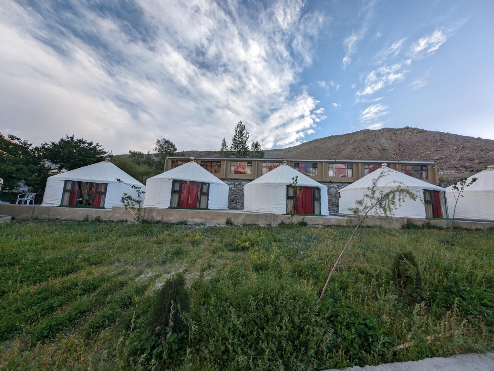 Apex Hotels And Resorts Hussaini Karimabad  Экстерьер фото